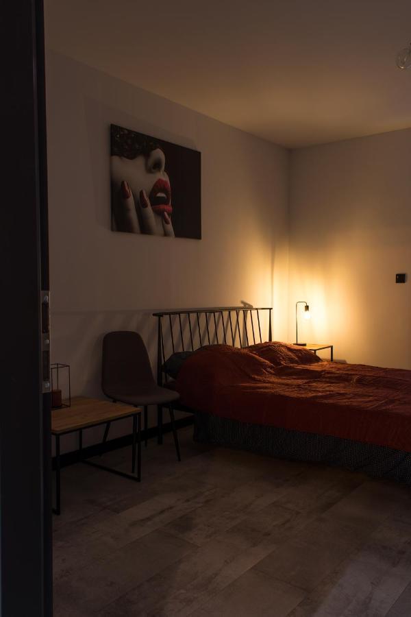 Apartament Black Loft Ниса Екстериор снимка